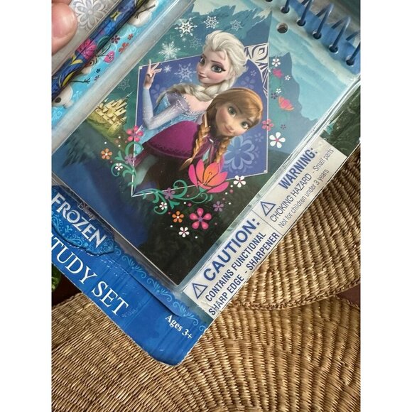 Disney’s Frozen 5 piece study set - Picture 5 of 8